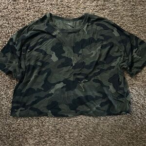 Women’s crop top tee